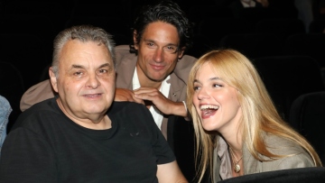 Πάνος Βλάχος και Νατάσα Εξηνταβελώνη πραγματοποίησαν την πρώτη τους κοινή δημόσια εμφάνιση - Οι φωτογραφίες με τον πατέρα της ηθοποιού
