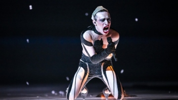 Τα σχόλια για την εμφάνιση του Nemo στον τελικό της Eurovision: «Νιώσαμε άβολα, πάθαμε σοκ»