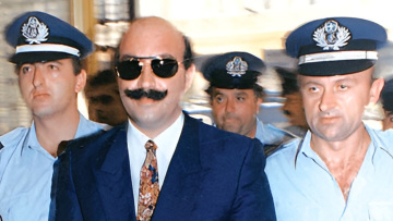 Χρήστος Μαυρίκης: Οι εκβιασμοί, τα ΚΑΦΑΟ, τα «κροκοδειλάκια» και το υπόγειο της Αραβαντινού