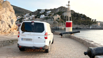 Τι αποφασίστηκε στην κυβερνητική σύσκεψη για τα τροχοφόρα σε Ύδρα και Σπέτσες