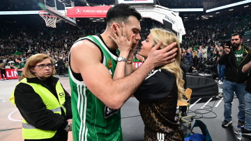 Η τρυφερή ανάρτηση της Δαρσινού για την ονομαστική εορτή του συζύγου της Κώστα Σλούκα: Να σε χαίρομαι μωρό μου