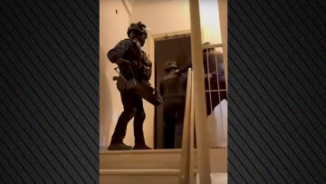 Επιχείρηση «Κέρβερος» της ΕΛΑΣ: 23 συλλήψεις για παράνομη διακίνηση μεταναστών, κατασχέθηκαν 3.700 πλαστά διαβατήρια