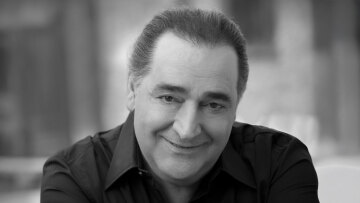 Βασίλης Καρράς: Το βιβλίο Guinness και οι εξετάσεις στη δραματική σχολή