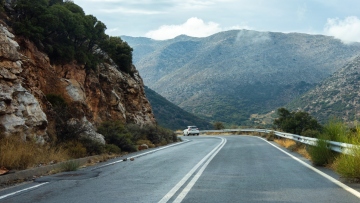 ΣτΕ: Οι ΟΤΑ θα αποζημιώνουν τα θύματα τροχαίων αν δεν μεριμνούν για τα στηθαία στους δρόμους