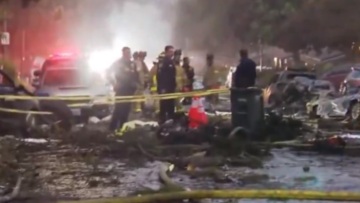 Μικρό αεροσκάφος συνετρίβη σε κατοικημένη περιοχή του Σαν Ντιέγκο – Στις φλόγες αρκετά σπίτια και οχήματα