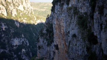 Επιχείρηση διάσωσης δύο πεζοπόρων στη χαράδρα του Βίκου