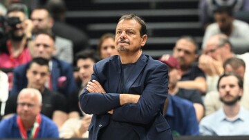 Αταμάν σε παίκτες: «Πρέπει να αποδέχεσαι την ανωτερότητα του αντιπάλου, να κοιτάξουμε μπροστά»