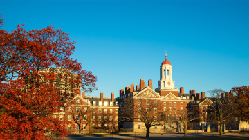 Τι σημαίνει η απόφαση Τραμπ να αποκλείσει τους ξένους φοιτητές από το Χάρβαρντ - Γιατί επιμένει στον πόλεμο με το κορυφαίο πανεπιστήμιο