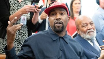 Ο Κάνιε Γουέστ δηλώνει πως «τελείωσε με τον αντισημιτισμό»: «Θεέ μου, συγχώρεσέ με για τον πόνο που προκάλεσα»
