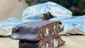 Το ζαχαροπλαστείο «Ντίνο» είναι ο λόγος που φθάνουμε μέχρι τους Αγίους Θεοδώρους για γλυκό