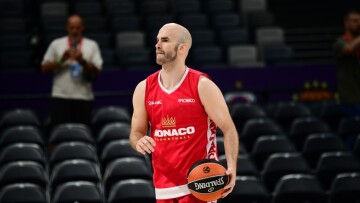 Ολυμπιακός: Κοιτάζει Νικ Καλάθη
