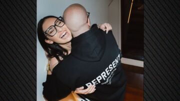 Η Κλαυδία στην αγκαλιά του συντρόφου της - «Να με χαίρεσαι και να σε χαίρομαι» γράφει στον Oge
