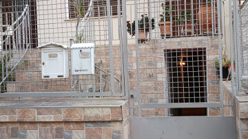 Γυναίκα εντοπίστηκε νεκρή στο δωμάτιο της οικίας της στη Νέα Χαλκηδόνα - Στραγγαλισμό δείχνουν τα πρώτα στοιχεία 