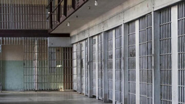 Συμπλοκές και φωτιά στις φυλακές Βόλου - Τρεις σωφρονιστικοί στο νοσοκομείο