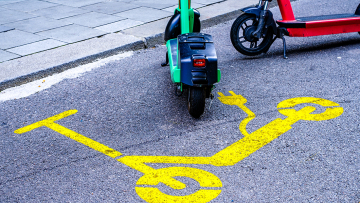 Θεσσαλονίκη: 13χρονος παρέσυρε με πατίνι 11χρονη και την εγκατέλειψε
