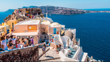 Τουρισμός: Με αύξηση εσόδων 12,5%, η Ελλάδα επιβεβαίωσε τη δυναμική της ως κορυφαίου προορισμού στη Μεσόγειο