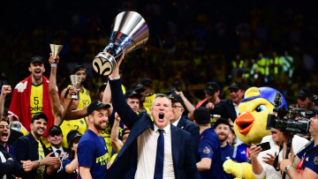 Βίντεο - Η απονομή της κούπας της Εuroleague στη Φενέρ του Γιασικεβίτσιους 