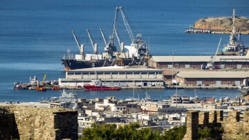 Μεθυσμένος ναυτικός απείλησε με μαχαίρι συνάδελφό του σε πλοίο στο λιμάνι της Θεσσαλονίκης