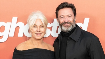 Η Ντεμπόρα-Λι Φαρνές κατέθεσε επίσημα αίτηση διαζυγίου από τον Χιου Τζάκμαν και τον κατηγορεί δημόσια για προδοσία