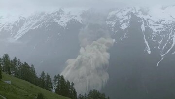 Τεράστια κατολίσθηση σε παγετώνα στις Άλπεις – Δείτε βίντεο
