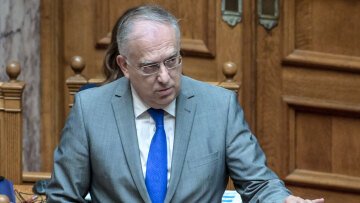 Βουλή: Ψηφίστηκε ο νέος αναπτυξιακός νόμος - Πόροι άνω του €1 δισ. τα επόμενα δύο χρόνια για την ελληνική επιχειρηματικότητα