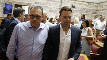 Δεν πάνε με ΣΥΡΙΖΑ για τα Τέμπη οι βουλευτές του Κασσελάκη, στηρίζουν την πρόταση Καρυστιανού για «εσχάτη προδοσία»