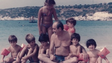 Ντόρα Μπακογιάννη: Η συγκινητική φωτογραφία και το μήνυμά της για τα 8 χρόνια από τον θάνατο του Κωνσταντίνου Μητσοτάκη