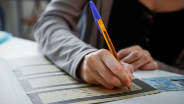 Πανελλαδικές εξετάσεις 2025: Αρχαία Ελληνικά, Μαθηματικά και Βιολογία για τους υποψηφίους των ΓΕΛ