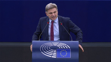 ΝΔ κατά Φαραντούρη: Ο ορισμός της ακραίας τοξικότητας - Μίλησε για «νονό εγκληματικής οργάνωσης» εννοώντας τον Μητσοτάκη