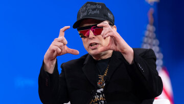 New York Times: Κεταμίνη, ecstasy και κοκτέιλ φαρμάκων έπαιρνε ο Μασκ, για να... βγάζει τη μέρα όσο ήταν στο πλευρό του Τραμπ