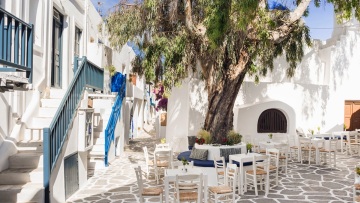 Τι γεύση έχει η Ίος; Το σκοτύρι και άλλα εμβληματικά προϊόντα του νησιού

