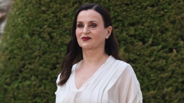 Καρυοφυλλιά Καραμπέτη: Νιώθω απολύτως φυσιολογικά που έχω σύντροφο έναν νεότερο άντρα