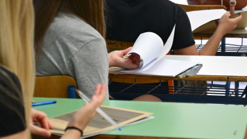 Έκθεση: Οι Πανελλαδικές εξετάσεις ξεκινούν σήμερα για τους υποψηφίους των ΓΕΛ με Νεοελληνική Γλώσσα