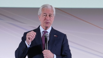 Τζέιμι Ντάιμον (JP Morgan): Η Ευρώπη έχει «πραγματικό πρόβλημα» και αυτό αποτελεί σοβαρή απειλή και για τις ΗΠΑ