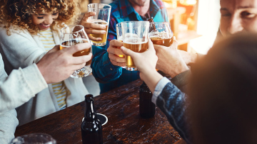 Απαγορεύεται η πώληση καπνού και αλκοόλ στους ανήλικους - Με ταυτότητα θα αγοράζουν οι ενήλικοι