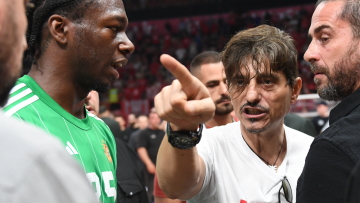 Γιαννακόπουλος: «Μετά το σημερινό, όσο ζω, όσο ζω, θα με βλέπετε στα όνειρά σας» - Βίντεο 