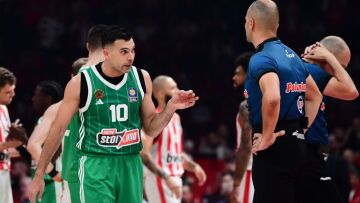 Ολυμπιακός - Παναθηναϊκός: Η απάντηση του Σλούκα στα υβριστικά συνθήματα
