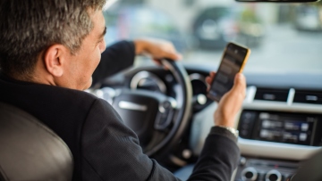 Τι αλλάζει στον νέο ΚΟΚ με στόχο τη μείωση των τροχαίων ατυχημάτων - Το κινητό στο τιμόνι, οι ράμπες ΑμεΑ και η υποτροπή