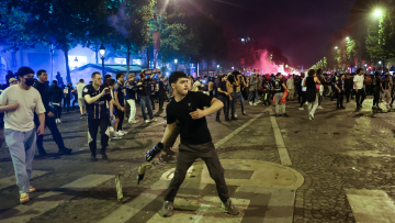 Νύχτα τρόμου στη Γαλλία μετά τον θρίαμβο της Παρί: Δύο νεκροί, 200 τραυματίες,  πάνω από 550 συλλήψεις, επεισόδια και χάος στους δρόμους
