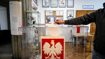 Πολωνία: Δεύτερος γύρος προεδρικών εκλογών με φόντο την Ευρώπη και τα κοινωνικά δικαιώματα
