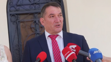 Ο Πύρρος Δήμας συγκινήθηκε στη βάφτιση της κόρης του: Παίρνει το όνομα της μητέρας μου, που την έχασα πριν από τρία χρόνια