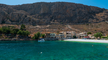 Ένας πλήρης οδηγός για τη Λακωνική Μάνη: Μια φιλόξενη καρδιά από πέτρα