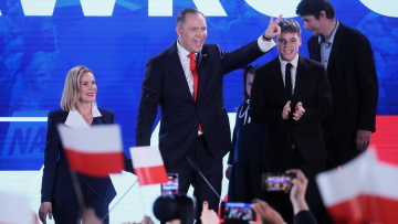 Κάρολ Ναβρότσκι: Από τα ρινγκ και τα γήπεδα στην προεδρία της Πολωνίας - Ποιος είναι ο ευρωσκεπτικιστής πολιτικός