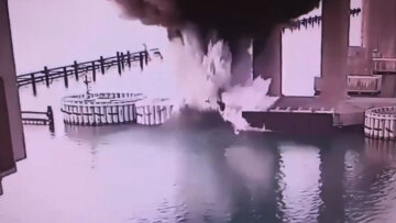 Οι Ουκρανοί χτύπησαν ξανά τη γέφυρα της Κριμαίας - Χρησιμοποίησαν εκρηκτικά ίσα με 1.100 κιλά TNT, δείτε βίντεο