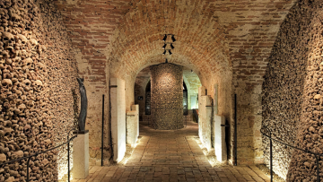 
Υπόγεια Ευρώπη: Κατακόμβες, στοές και ναοί κάτω από τον δρόμο
