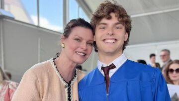 H ανάρτηση της Λίντα Εβαντζελίστα για την αποφοίτηση του γιου της: «Είμαι μια περήφανη μαμά»