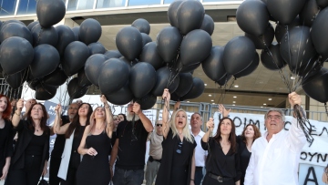 Συγγενείς θυμάτων από τις πλημμύρες της Μάνδρας έδωσαν το παρών στη δίκη για το Μάτι 