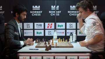 Η στιγμή που ο Νο 1 σκακιστής παγκοσμίως κοπανάει το τραπέζι και φεύγει μετά την ήττα του από 19χρονο