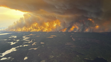 Ο καπνός από τις δασικές πυρκαγιές στον Καναδά κάλυψε το ένα τρίτο των ΗΠΑ 
