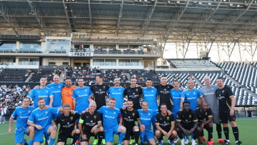 Λάμψη αστέρων στην Τούμπα - Οι legends του 2004 έπαιξαν μπάλα με τους Στόιτσκοφ, Πιρές, Αμπιντάλ και την ομάδα τους - Βίντεο 